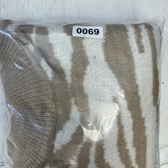 Maurice’s Beige Zebra Mock Neck Pullover Knit Sweater L - Picture 8 of 8